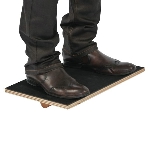Utilisation du plateau d'équilibre rectangulaire pour un exercice d'équilibre debout - réf. 834033
