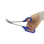 Coupe-ongles Easy ouvert tenu dans une main