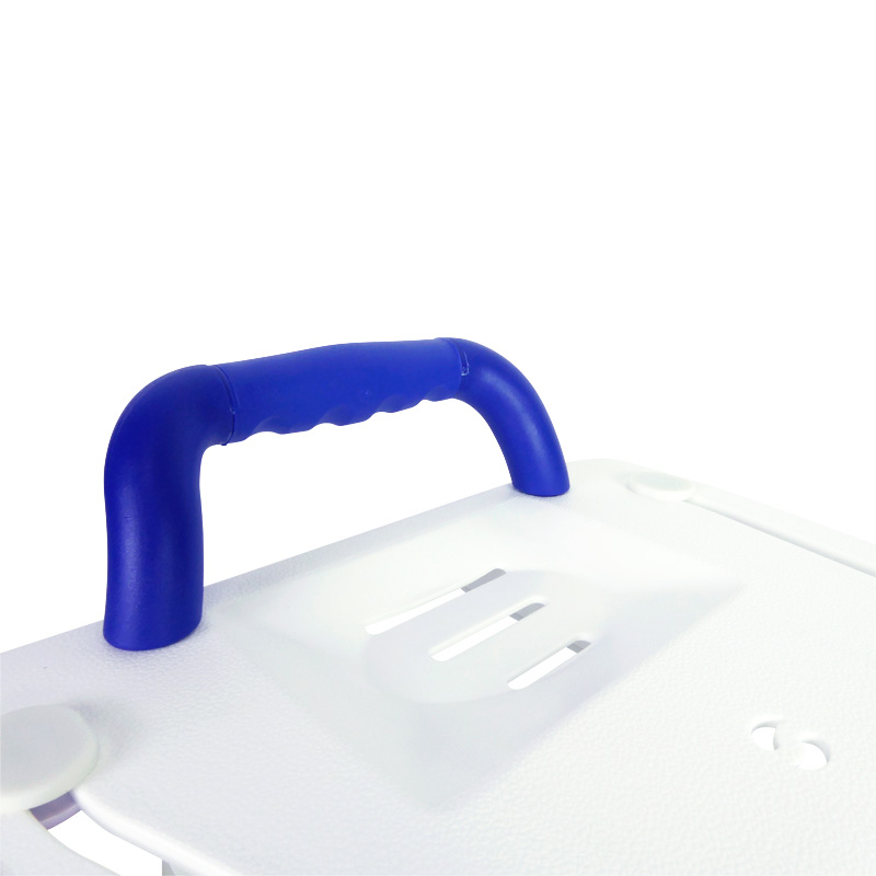 La planche de bain Java pour baignoire dispose d'une poignée pour plus de confort