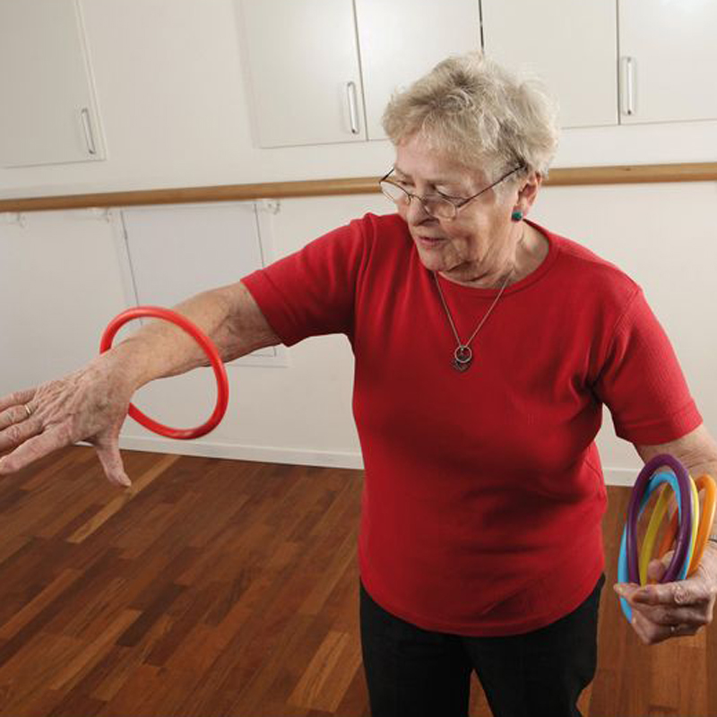 Utilisation des anneaux d'activité pour un exercice de lancer - réf. 405047