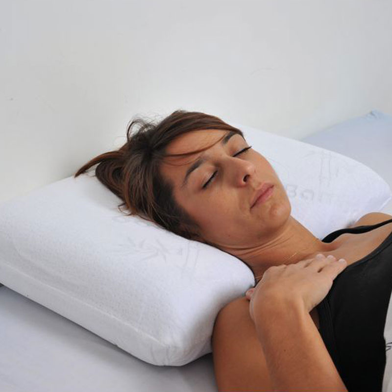 Oreiller Vegelya Thalasso mémoire de forme offrant un bon soutien cervical en position dorsale.