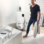 Utilisation de la réhausse WC Ibiza avec couvercle dans une salle de bain - réf. 811089