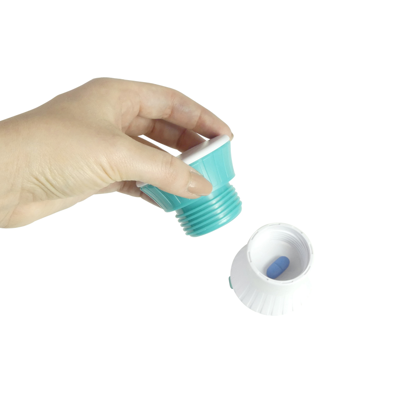 Broyer les médicaments devient facile avec cet accessoire de pilulier