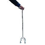 Utilisation de la canne quadripode Classic tenue en main - réf. 816038