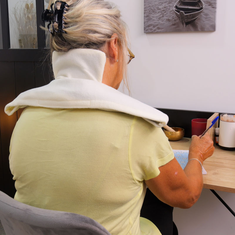 Compresse tri-section pour soulager les douleurs aux cervicales