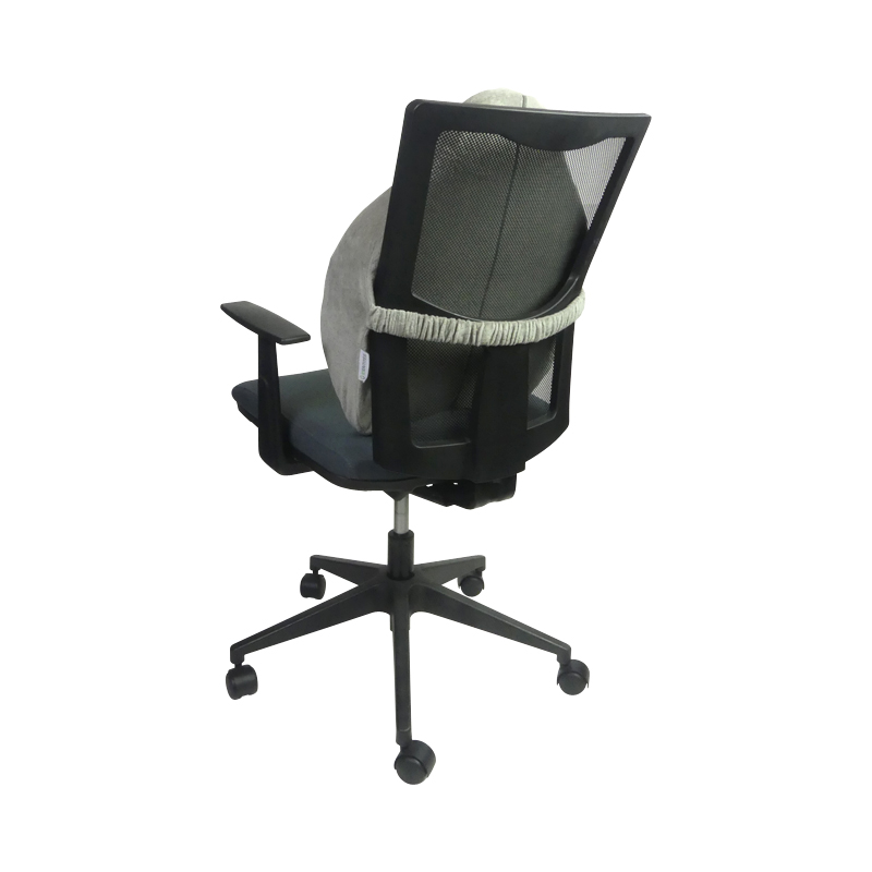Vue arrière du dossier Confort Plus Végélya fixé à la chaise par une sangle élastique