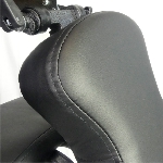 Gros plan sur l'appui-tête en cuir de la chaise de massage pliante KinChair - réf. 827015