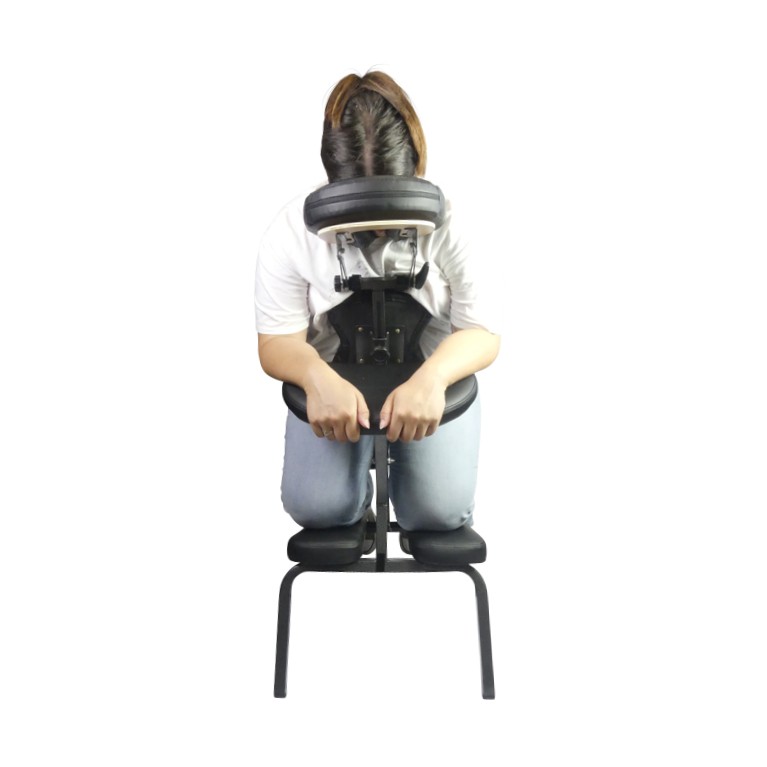 Utilisation de la chaise de massage pliante KinChair, vue de dos - réf. 827015