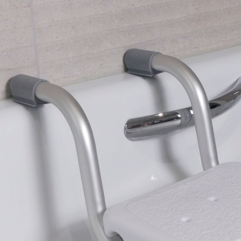 L'assise suspendu Zanzibar est idéale pour les baignoires