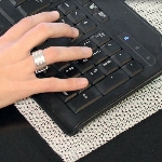 Sous-tapis antiglisse, sous un clavier