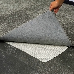 Sous-tapis antiglisse, sous un tapis