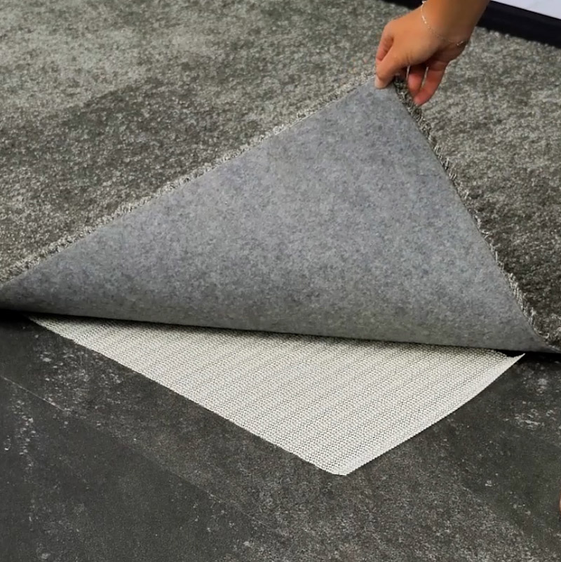 Sous-tapis antiglisse, sous un tapis