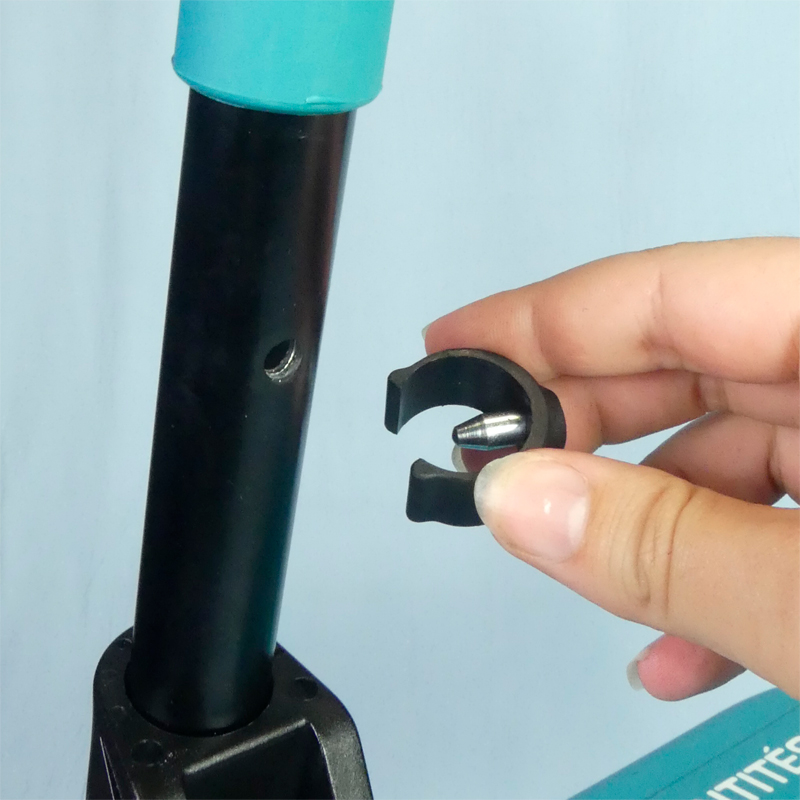 Clip de fixation du réglage en hauteur du rollator 2 roues Air-On turquoise - réf. 826225TURQUOISE