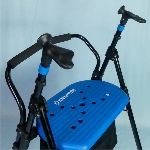 Assise perforée, dossier et poignées du rollator 2 roues Air-On Plus bleu - réf. 826224BLEU