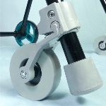 Roulette pivotante et embout antidérapant du rollator 2 roues Air-On Plus turquoise - réf. 826224