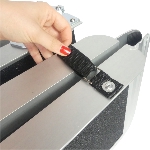 Détail de la fixation par sangle velcro de la rampe Ergo Easy pliable - réf. 825049