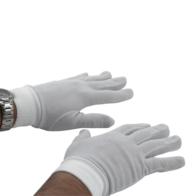 Paire de gants thermiques porté
