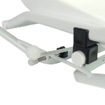 Gros plan sur le système de fixation sur baignoire du fauteuil de bain pivotant Stromboli - réf. 812