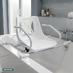 Fauteuil de bain pivotant Stromboli installé sur une baignoire - réf. 812048