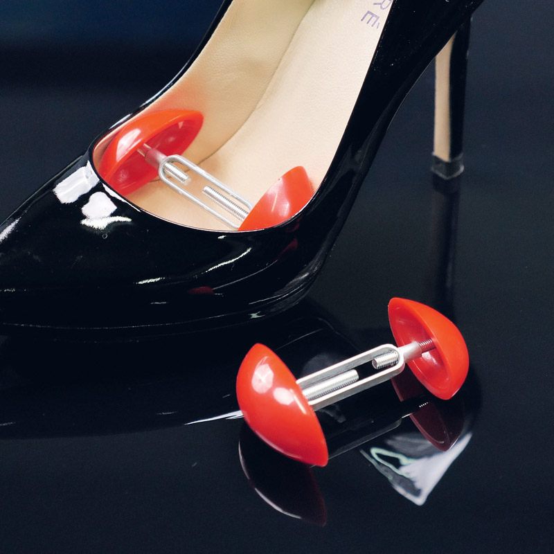 Mini-extenseurs pour chaussures agrandissent la largeur