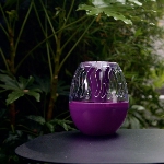 Destructeur d'insectes solaire sur une table