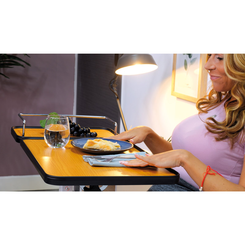 Table de lit Corfou utilisée pour manger au lit