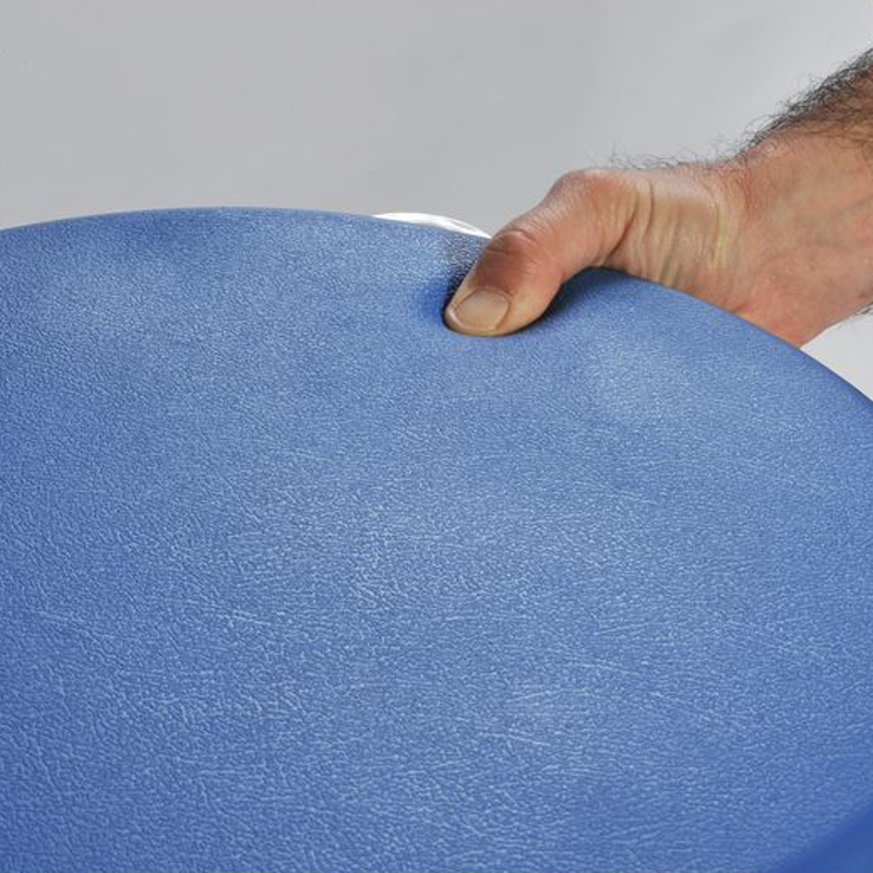Gros plan sur l'assise rembourrée du tabouret de douche pivotant Santorin - réf. 812191