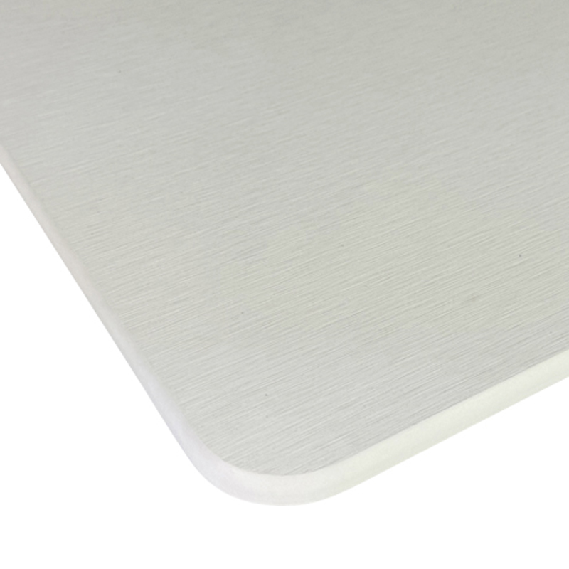 Gros plan sur la texture de la sortie de bain en diatomite, coloris gris perle - réf. 817272