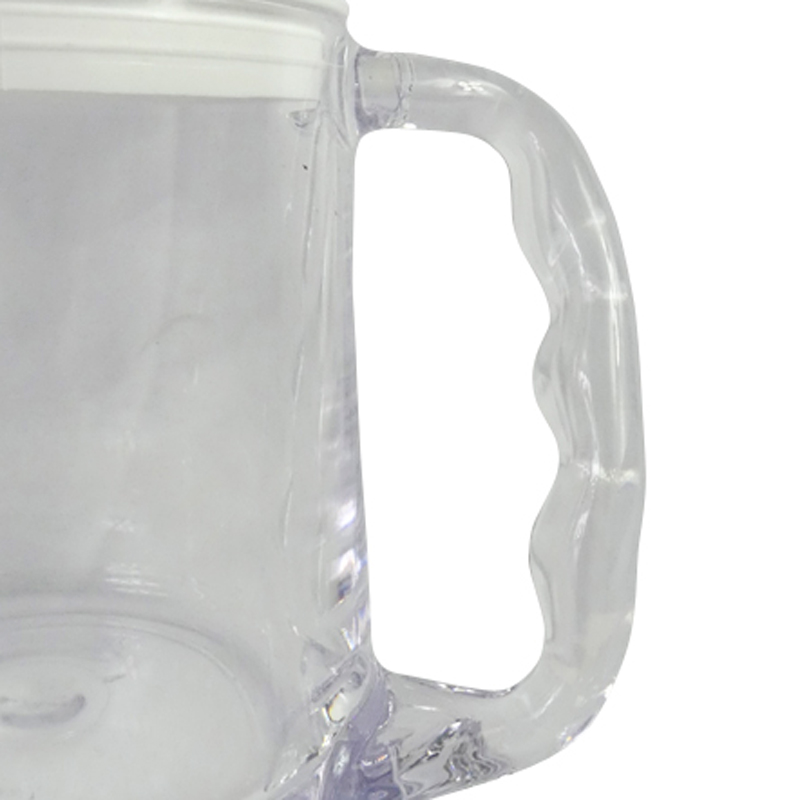 Gros plan sur l'anse inclinée et anatomique de la tasse Caring - réf. 813126