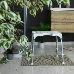 Le modèle Capri Anatomique dispose d'une assise large et confortable pour la douche
