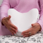 Coussin LEGLIFT VEGELYA en forme incurvée pour se positionner entre les jambes et les genoux