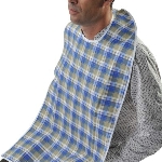 Utilisation de la serviette adulte de luxe pour la protection lors des repas - réf. 813047