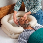Cuvette gonflable pour faire des shampooings au personne alitée