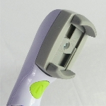 Ouvre-bouteille automatique One Touch en fonctionnement sur une bouteille - réf. 817125