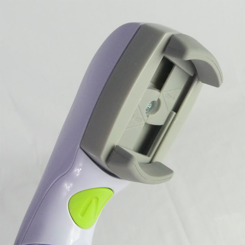 Ouvre-bouteille automatique One Touch en fonctionnement sur une bouteille - réf. 817125