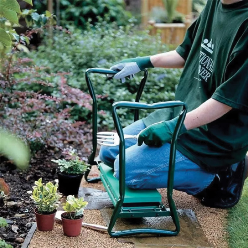 Tabouret et protège-genoux de jardin utilisé dans un jardin