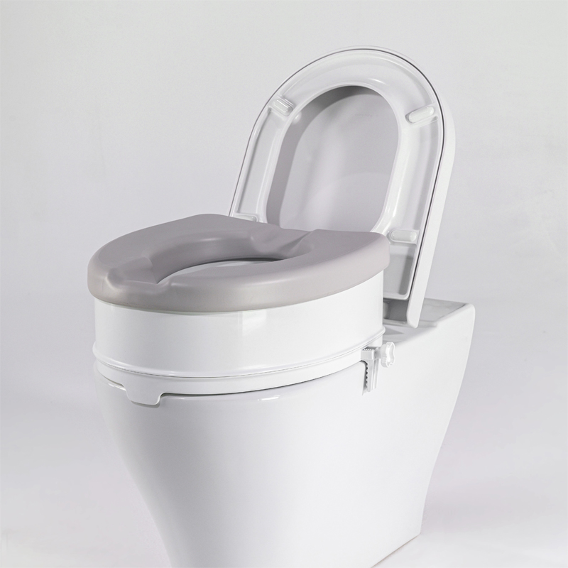 Réhausse WC Ibiza Soft 15 cm installée sur des toilettes suspendues - réf. 811074SOFT