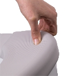 Gros plan sur le coussin souple et antidérapant de la réhausse WC Ibiza Soft - réf. 811074SOFT