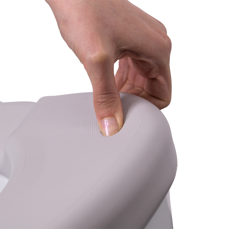 Gros plan sur le coussin souple et antidérapant de la réhausse WC Ibiza Soft - réf. 811074SOFT