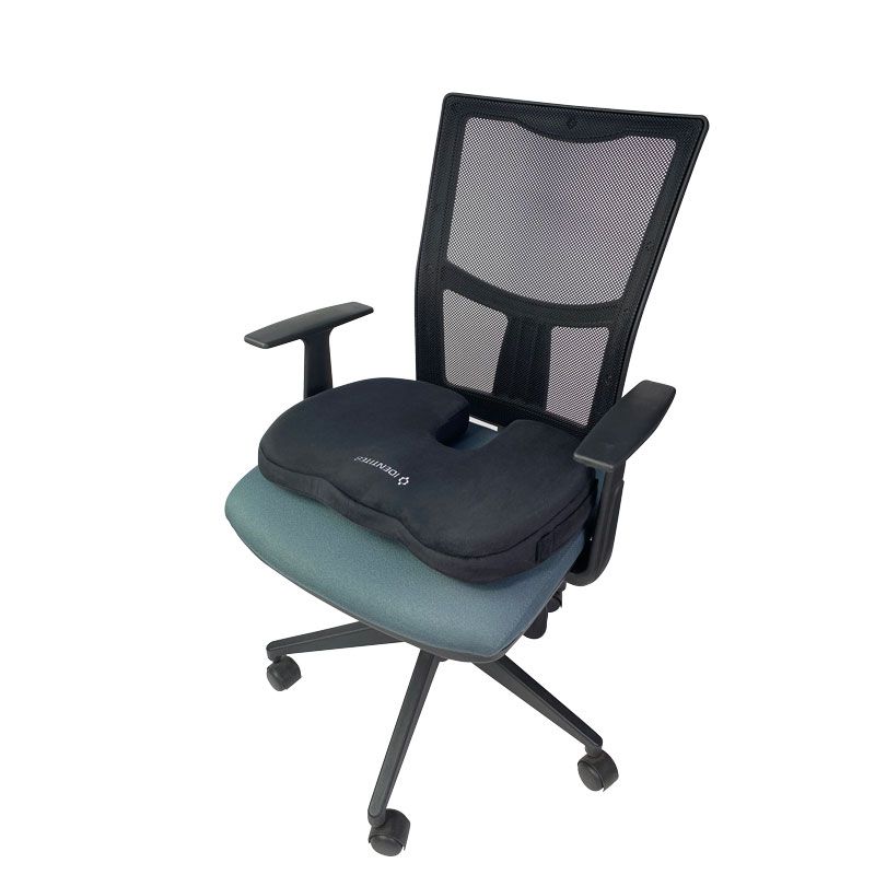 Ce coussin correcteur de posture est à poser directement sur sa chaise de bureau ou à la maison
