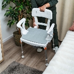 Fauteuil de toilettes Capri équipé du coussin de confort, vue d'ensemble - réf. 811185A