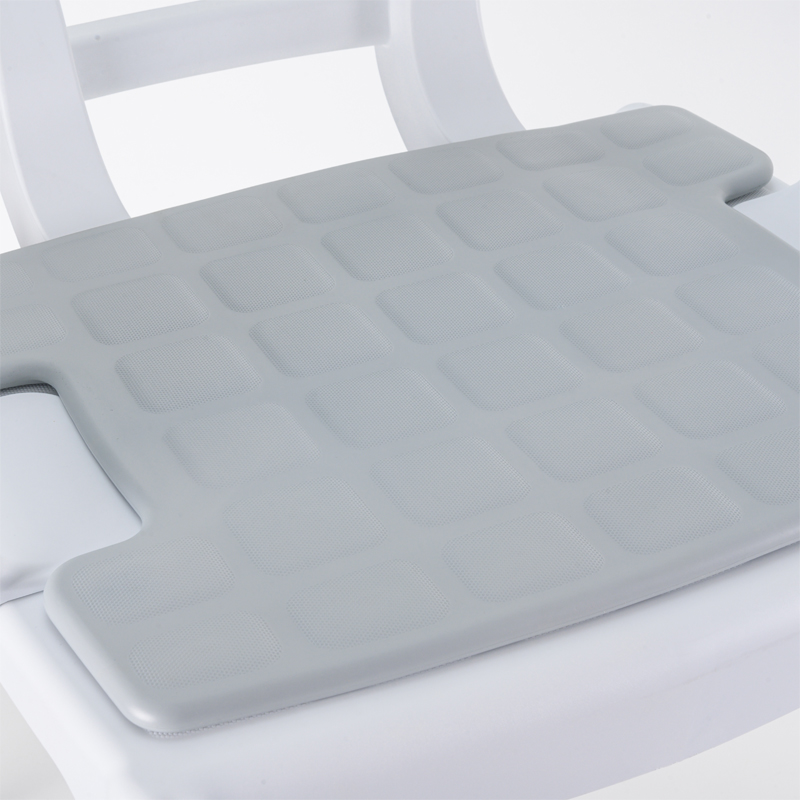 Gros plan du coussin de confort clippé sur le fauteuil de toilettes Capri - réf. 811185A
