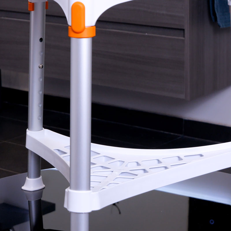 Le tabouret de coin Capri pour la douche avec plateau résiste jusqu'à 170 kg