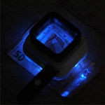 Adjustable magnifying glasswith 3x magnification
