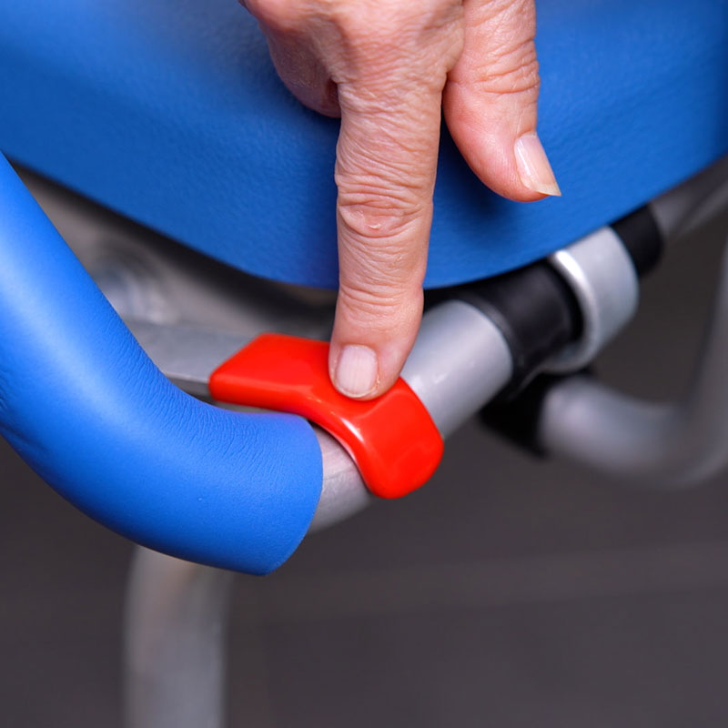 Fauteuil de douche Releveur SOFT réglable en hauteur.