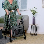 Le rollator 2 roues MODULO dispose d'une assise amovible qui maximise l'espace de marche