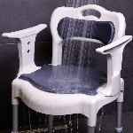 Chaise de toilettes Samoa résistante à l’eau et adaptée pour la douche.