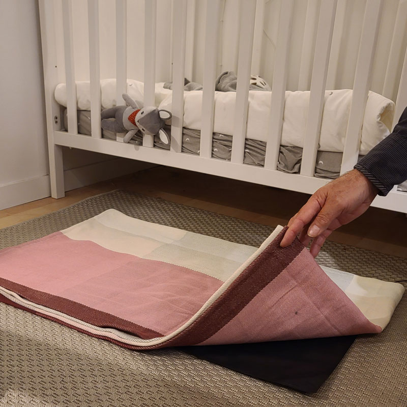 Tapis pour berceau avec alarme en cas de chute