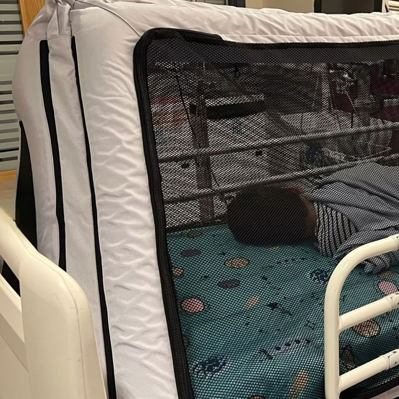 La tente de sécurité pour enfant HANDILIT s'installe dans le lit