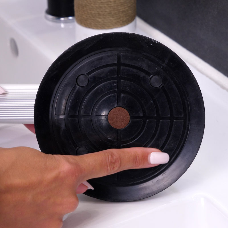 Les barres d'appui PUMP ont de larges ventouses sécurisantes